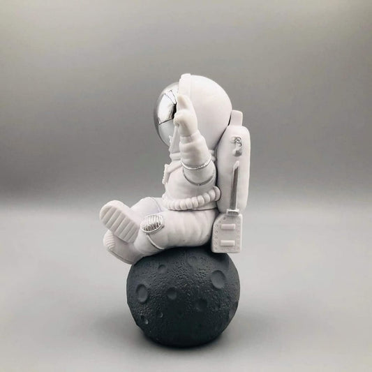 Sem – Decoratief astronautenbeeldje op maanoppervlak