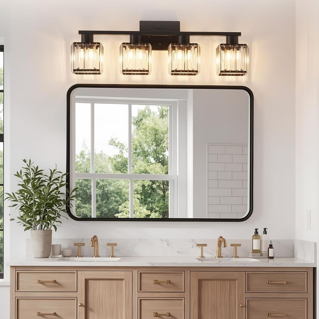 Sander – Elegante badkamer wandlamp met 4 glazen kappen en matzwart frame